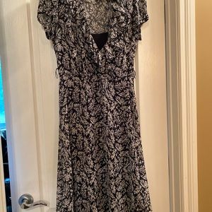 Flirty dark navy floral spring and summer dress. Cleo size 8. Has navy slip incl
